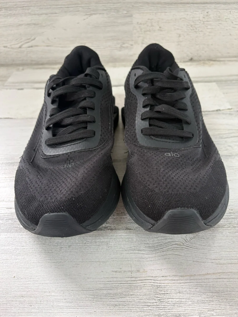Alo Runner Women’s Yoga Shoes Size 8 Lace Up In Triple Black 70% Recycled Upper